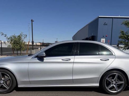 Used 2015 Mercedes-Benz C 300 4MATIC Sedan image 2