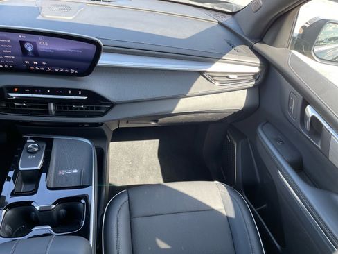 Used 2025 Buick Enclave Preferred image 6