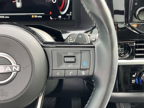 Used 2025 Nissan Pathfinder Platinum FWD image 17