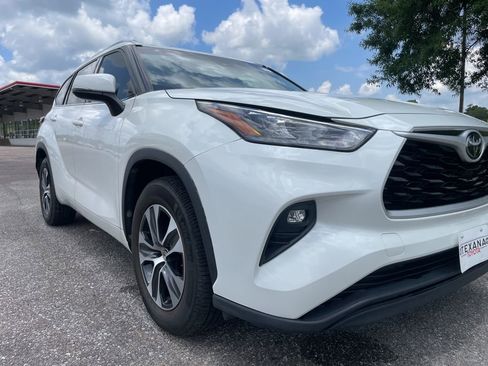 Used 2020 Toyota Highlander XLE FWD image 9