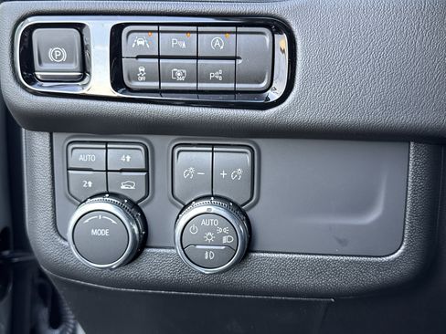 New 2026 GMC Yukon XL Denali w/ Sun & Power Step Package image 18