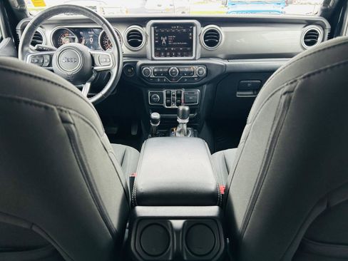 Used 2019 Jeep Wrangler Unlimited Sahara AWD/4WD image 20