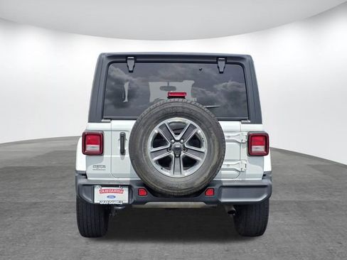 Used 2021 Jeep Wrangler Unlimited Sahara AWD/4WD image 5