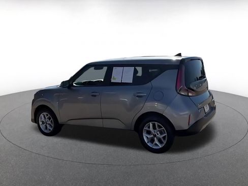 Used 2025 Kia Soul LX w/ LX Technology Package image 9