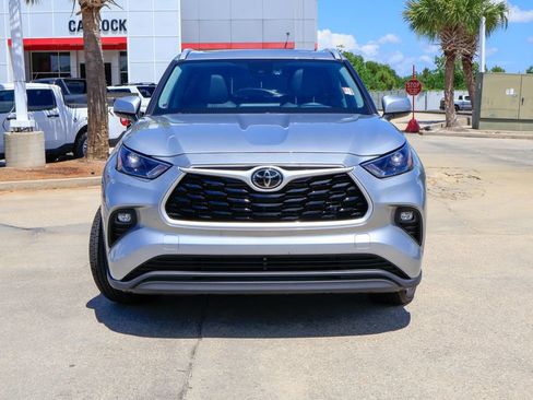 Used 2024 Toyota Highlander XLE FWD image 28