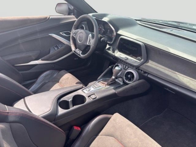 Used 2018 Chevrolet Camaro ZL1 RWD image 33