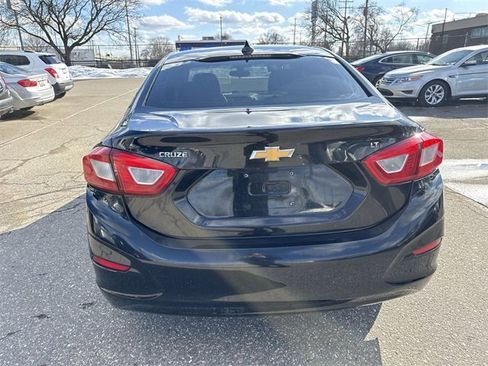 Used 2017 Chevrolet Cruze LT w/ Convenience Package image 3
