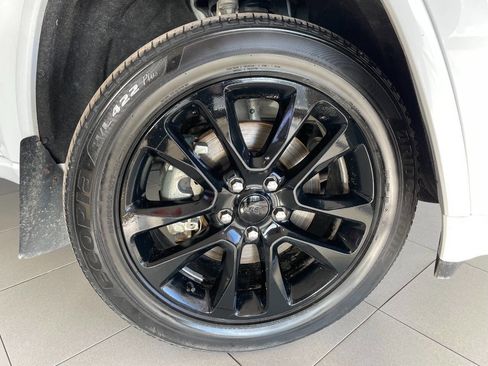 Used 2022 Jeep Grand Cherokee Laredo X image 11