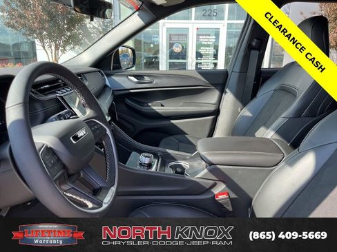 New 2025 Jeep Grand Cherokee L Altitude image 3