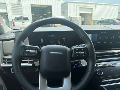 Used 2025 Hyundai Santa Fe SEL FWD image 12