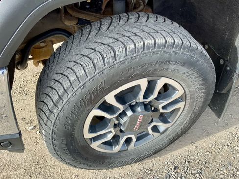 Used 2021 GMC Sierra 3500 SLT w/ SLT Convenience Package image 16