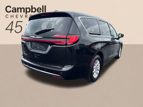 Used 2023 Chrysler Pacifica Touring-L FWD image 6
