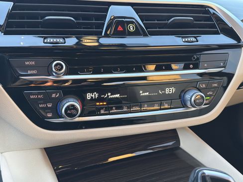 Used 2020 BMW 530i w/ Convenience Package image 33