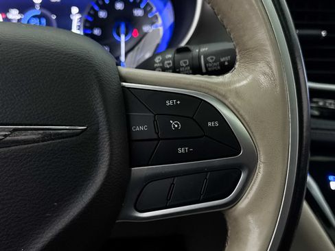 Used 2019 Chrysler Pacifica Limited FWD image 28