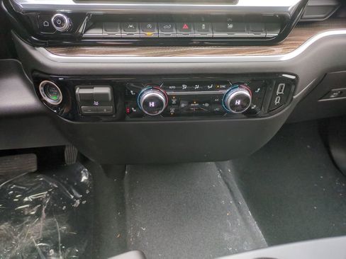 New 2026 GMC Sierra 1500 Elevation image 14