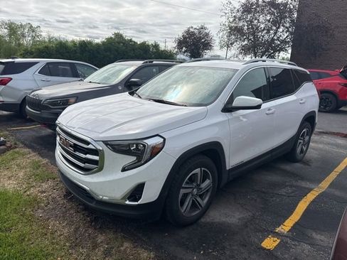 Used 2021 GMC Terrain SLT w/ Infotainment Package II AWD/4WD image 2