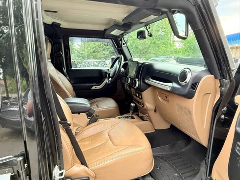 Used 2013 Jeep Wrangler Unlimited Sahara w/ Connectivity Group AWD/4WD image 19