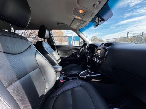 Used 2016 Kia Soul ! FWD image 11