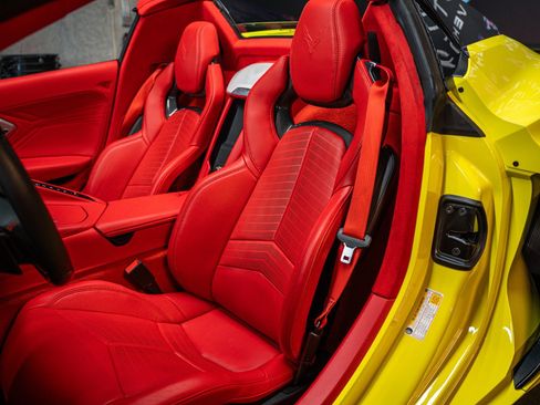 Used 2024 Chevrolet Corvette Z06 w/ Z07 Performance Package RWD image 9