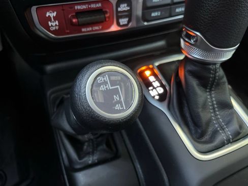 Used 2026 Jeep Wrangler Unlimited Rubicon AWD/4WD image 43
