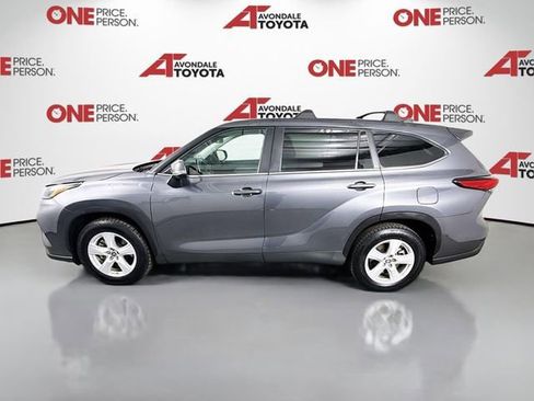 Used 2023 Toyota Highlander LE image 4