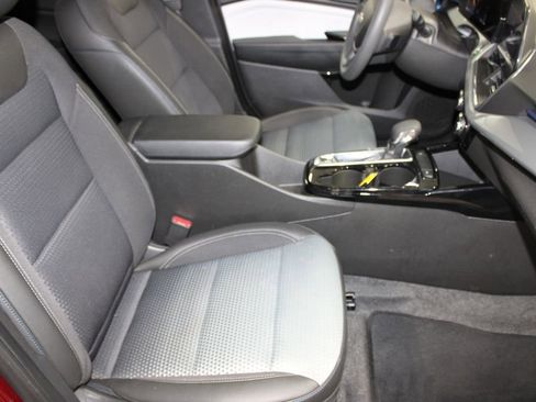 Used 2025 Chevrolet Trax LT image 18