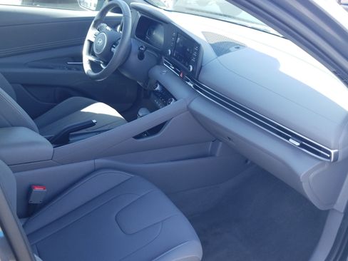 Used 2025 Hyundai Elantra Sport FWD image 16