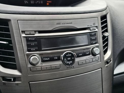 Used 2010 Subaru Outback 2.5i Premium AWD/4WD image 8