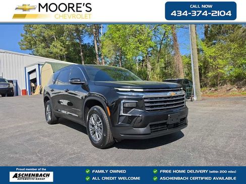Used 2025 Chevrolet Traverse LT w/ Driver Confidence Package FWD image 1
