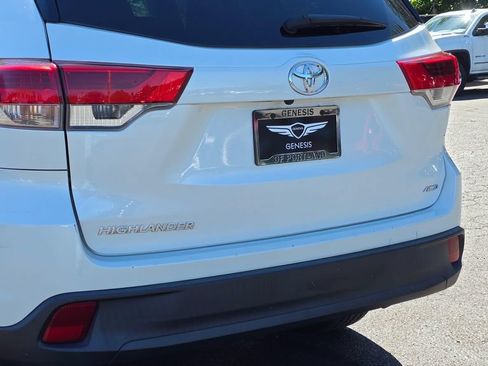 Used 2019 Toyota Highlander LE AWD/4WD image 13