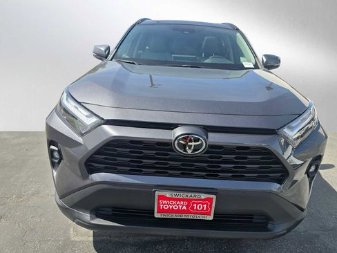 Used 2022 Toyota RAV4 XLE Premium image 8