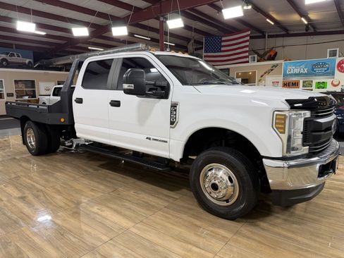Used 2018 Ford F350 4x4 Crew Cab XL DRW w/ Power Equipment Group image 3