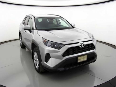 Used 2021 Toyota RAV4 LE image 3
