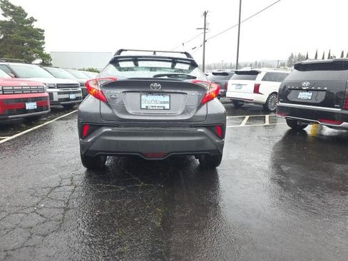 Used 2022 Toyota C-HR Limited FWD image 6