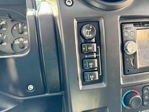 Used 2005 HUMMER H2 w/ Preferred Equipment Group AWD/4WD image 34