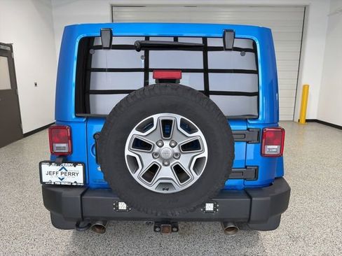 Used 2015 Jeep Wrangler Unlimited Rubicon w/ Connectivity Group AWD/4WD image 4