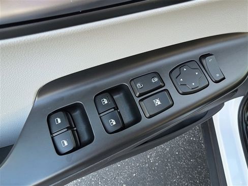 Used 2023 Hyundai Kona SEL w/ Convenience Package image 15