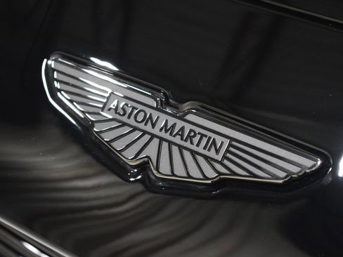 Used 2025 Aston Martin Vanquish image 3