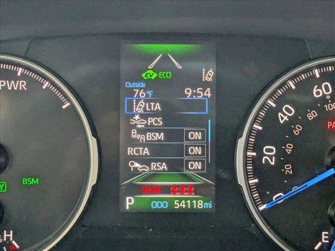 Used 2022 Toyota RAV4 XLE Premium image 11