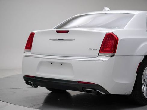 Used 2016 Chrysler 300 Limited RWD image 14