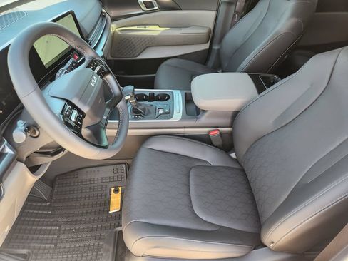 New 2027 Kia Carnival FWD image 12