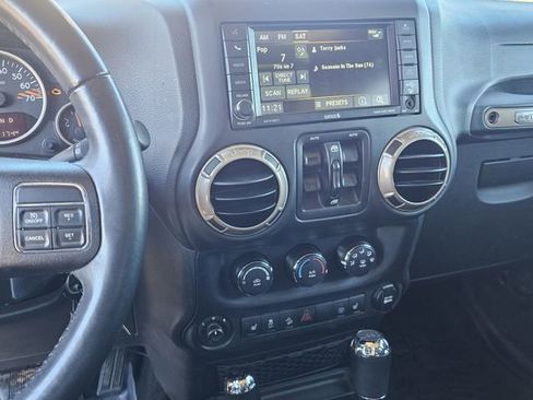 Used 2016 Jeep Wrangler Unlimited Sahara image 9