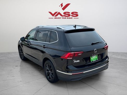 Used 2024 Volkswagen Tiguan SE FWD image 3