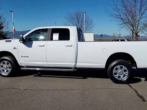 Used 2024 RAM 2500 Laramie AWD/4WD image 5