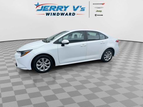 Used 2024 Toyota Corolla LE image 4