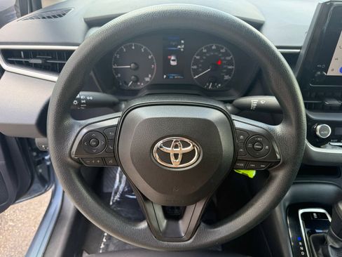 Used 2024 Toyota Corolla LE image 2