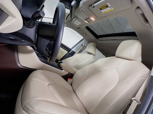 Used 2021 Toyota Highlander XLE image 23