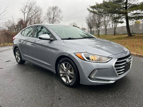 Used 2017 Hyundai Elantra SE w/ SE A/T Tech Package 03 FWD image 3