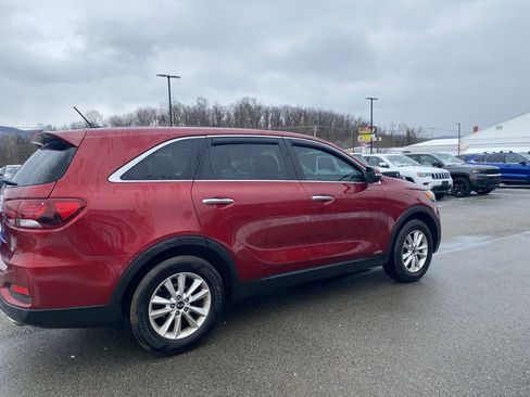 Used 2019 Kia Sorento LX image 2