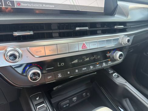 Used 2025 Kia Telluride S FWD image 16